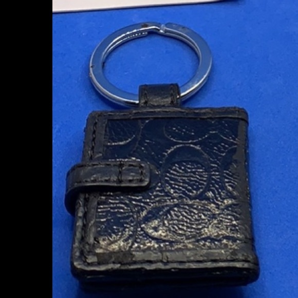 Coach Signature  keychain photo  Key Fob Black Patent Leather 📌 stickiish - Picture 1 of 5